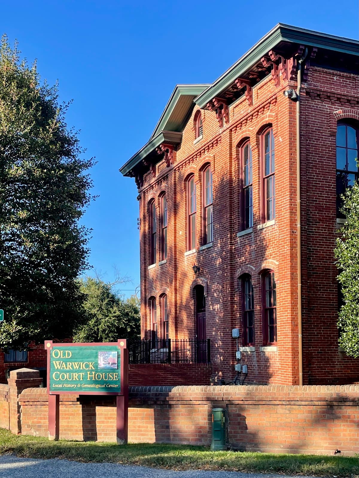Warwick County Courthouse - Image 1