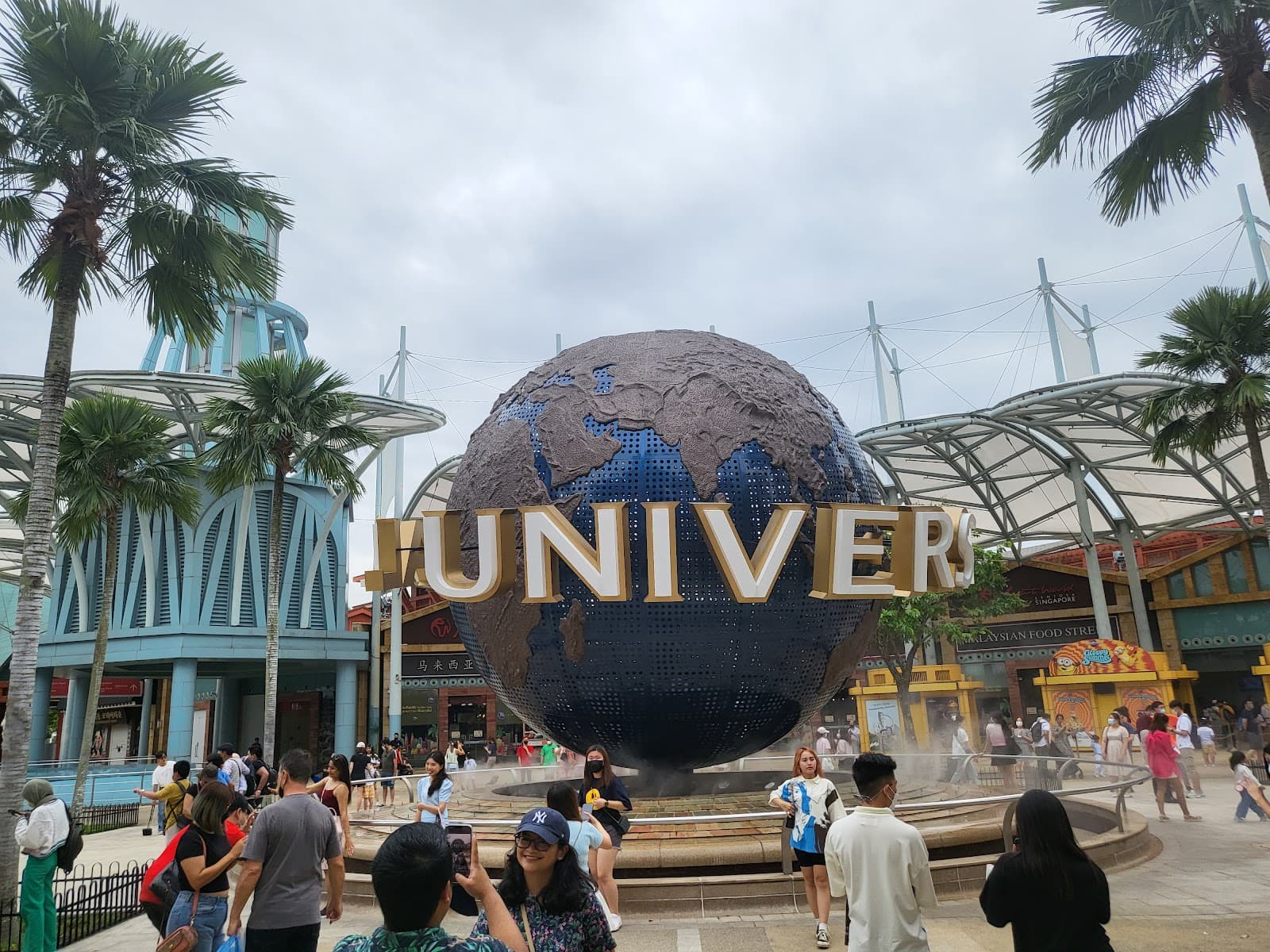 Universal Studios Singapore Globe - Image 1