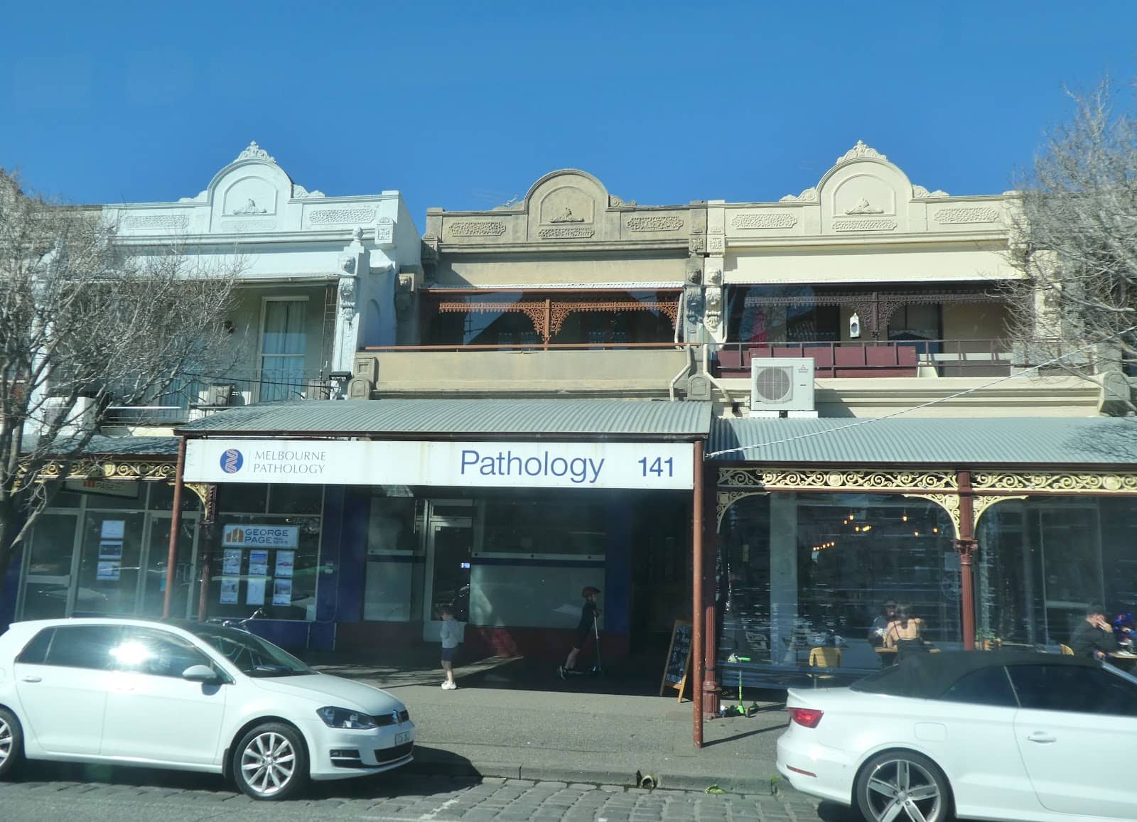 Albert Park Village Atmosphere