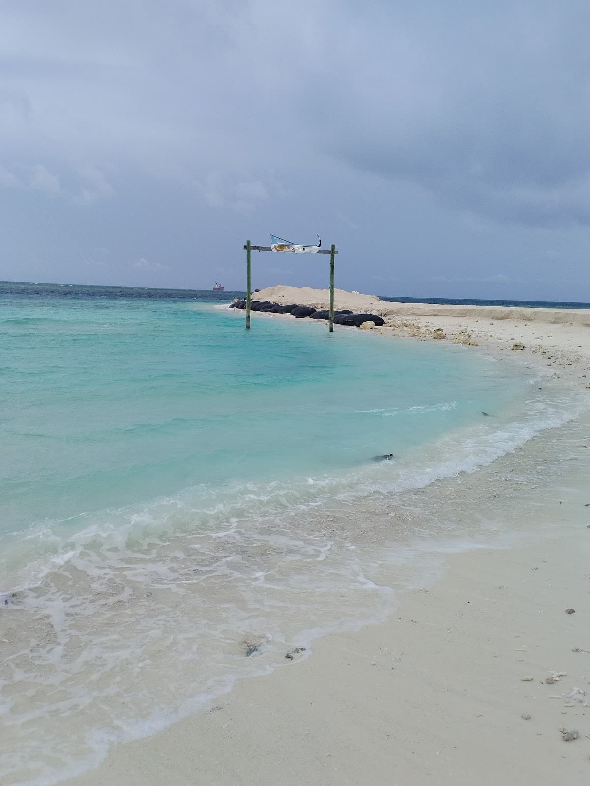 Gulhi Sandbank - Image 1