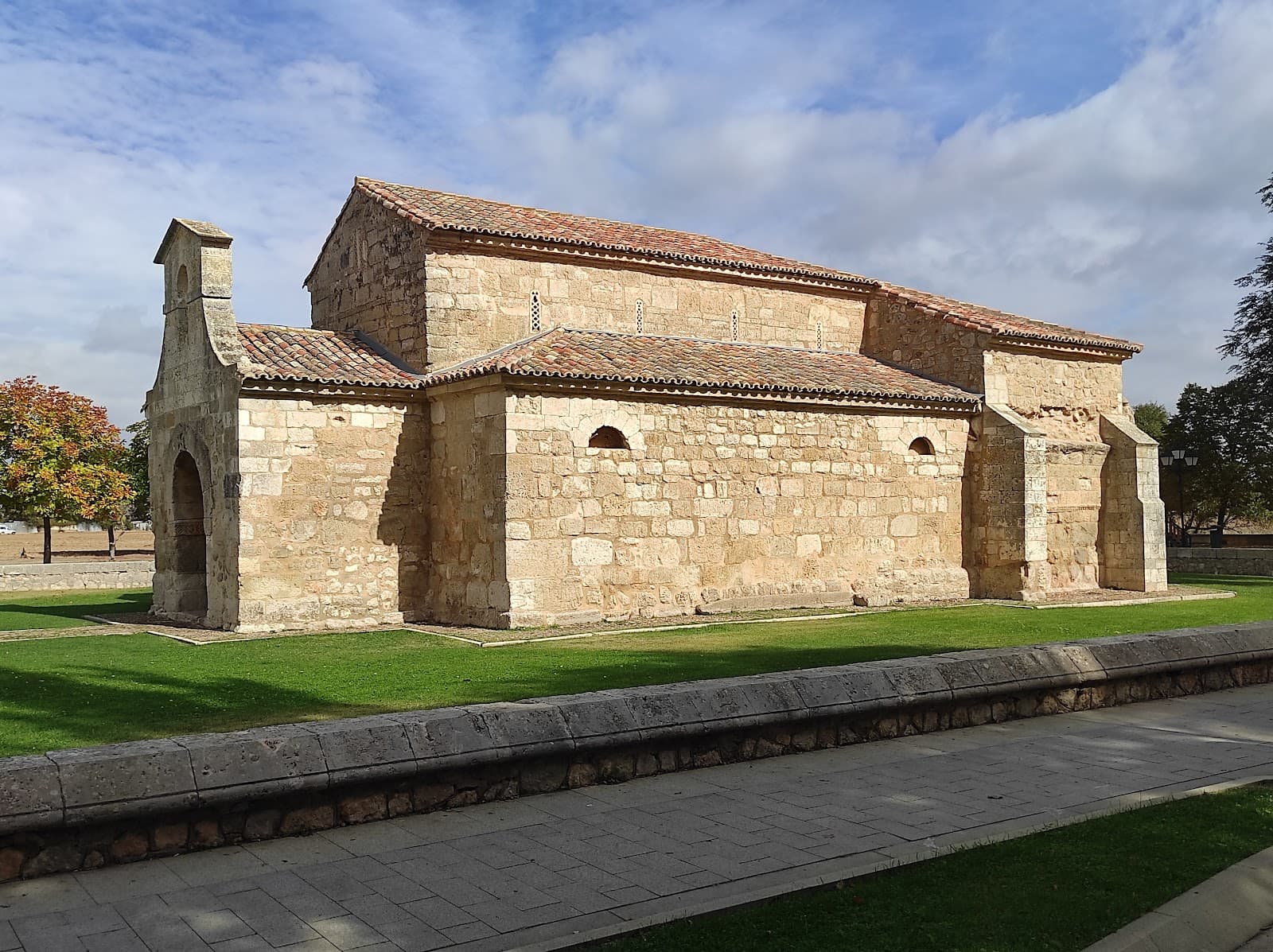 Basílica de San Juan de Baños - Image 1