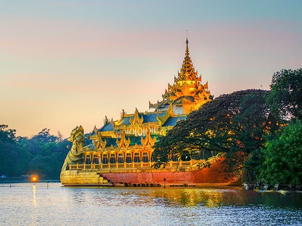 Kandawgyi Lake & Park - Image 1