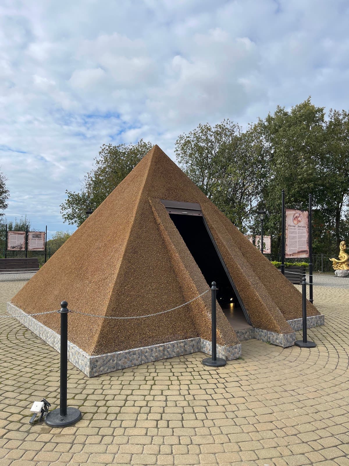 Amber Pit Observation Deck - Image 1