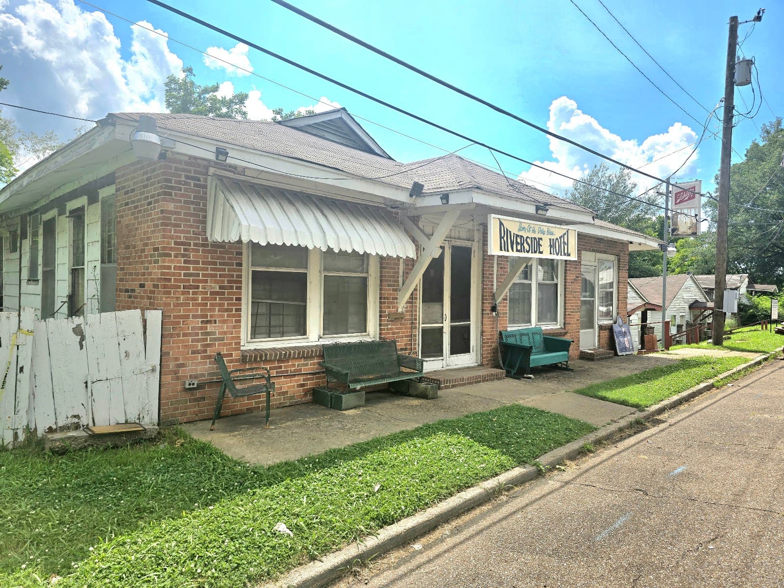 Riverside Hotel - Image 1