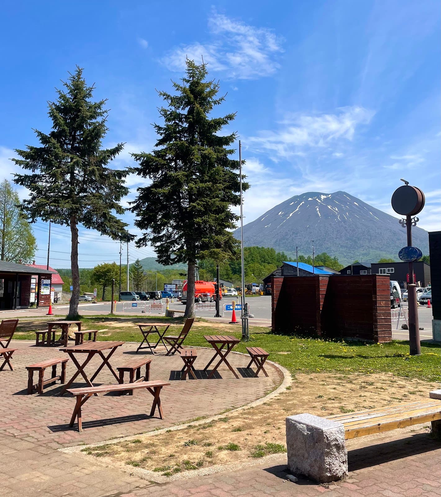 Michi-no-Eki Niseko View Plaza - Image 1