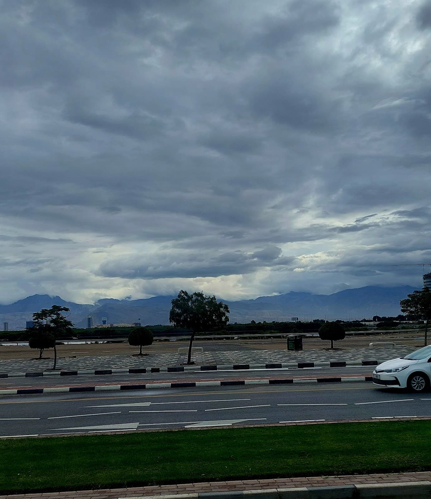 Al Qawasim Corniche - Image 1