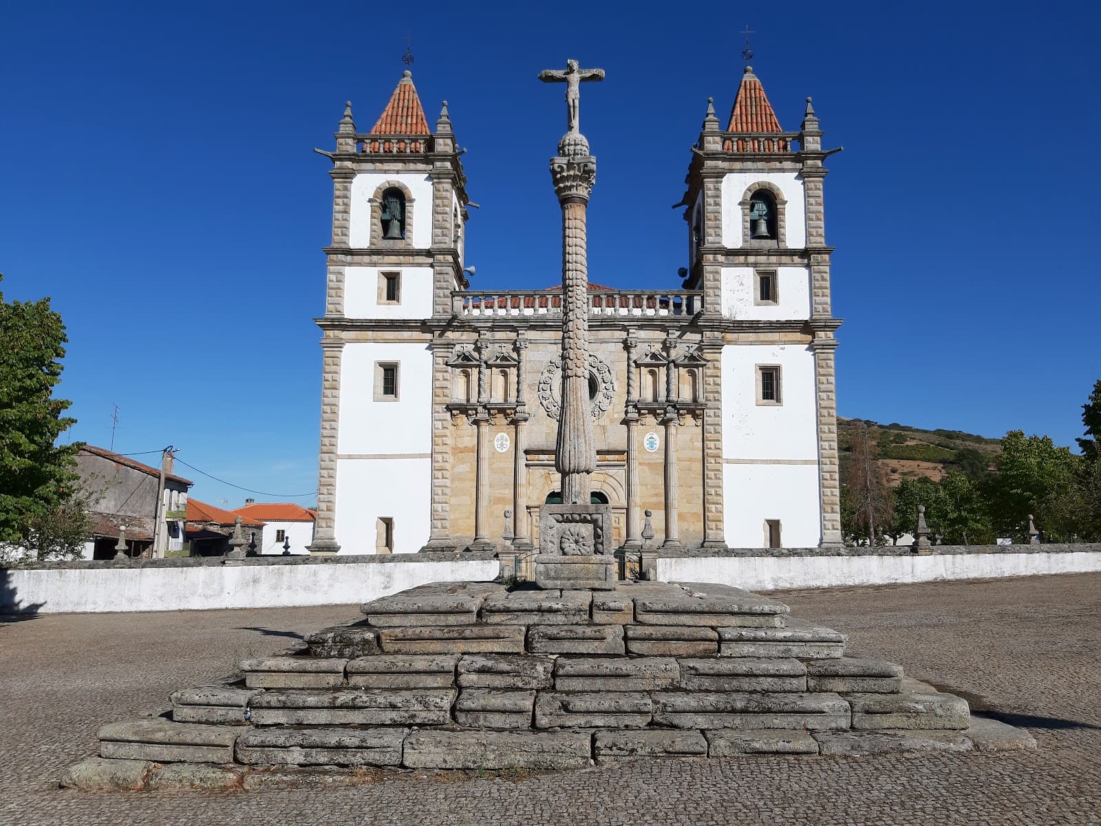 Basílica do Santo Cristo de Outeiro - Image 1