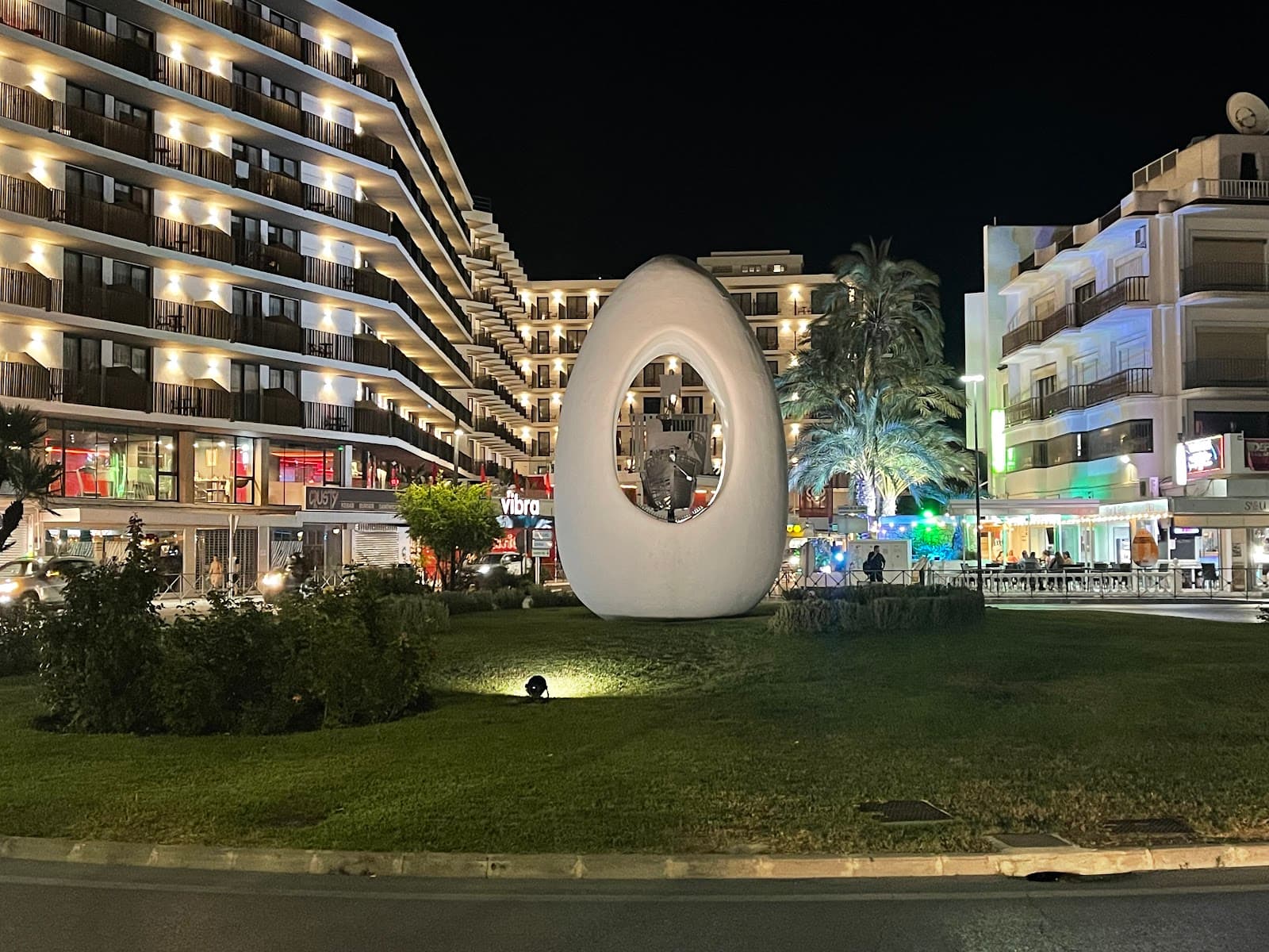 Egg of Columbus El Huevo de Colón - Image 1