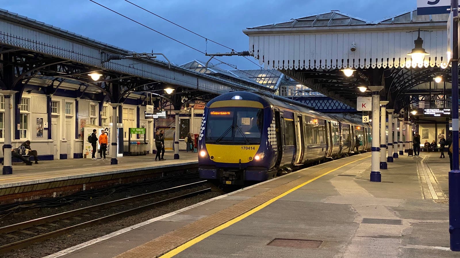 Stirling Railway Station - Image 1