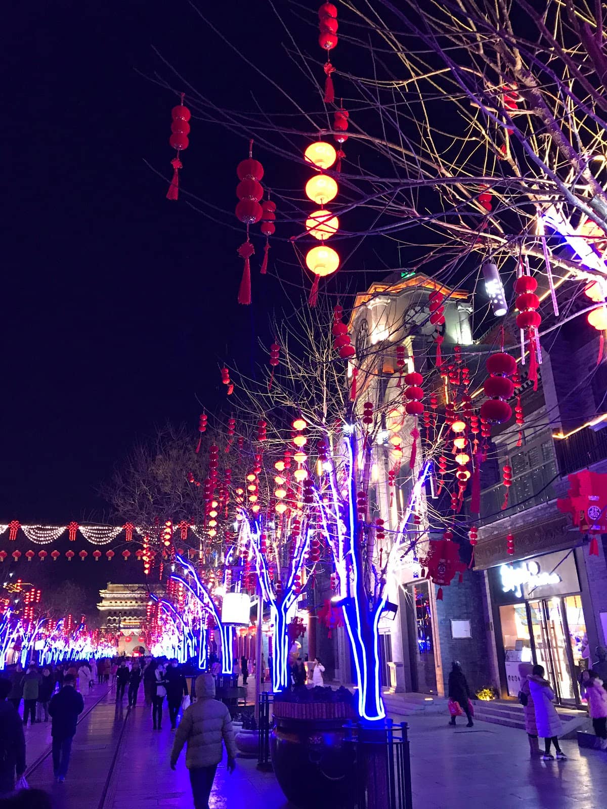 Local Eateries and Cafes