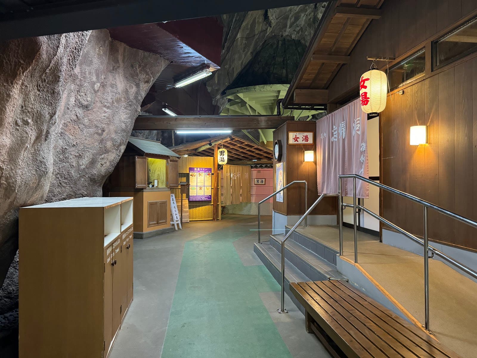 Bokido Cave Onsen (Hotel Urashima) - Image 1