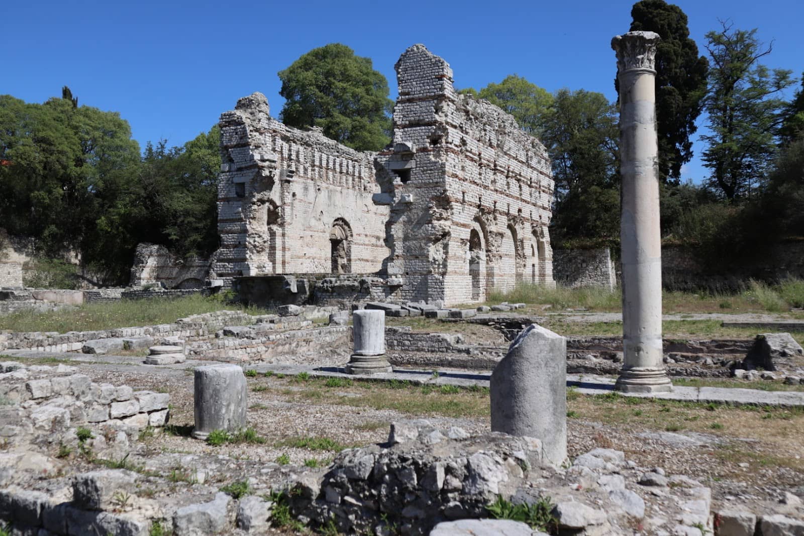 Roman Amphitheatre & Baths