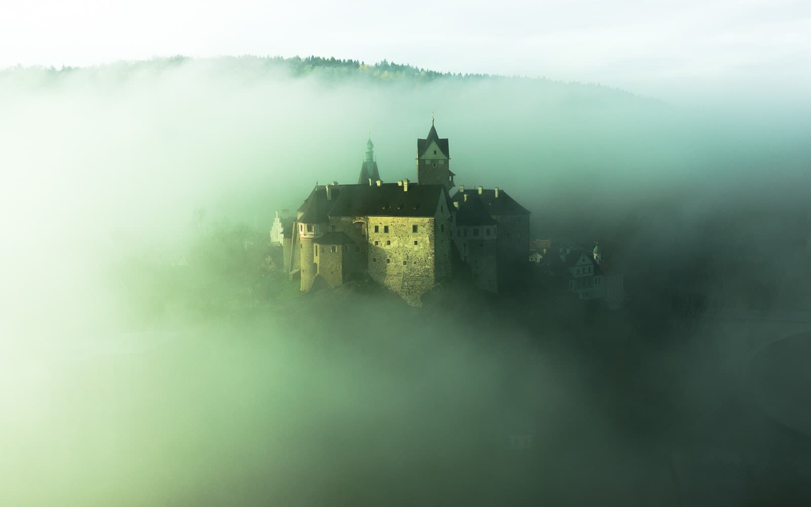 Loket Castle - Image 1