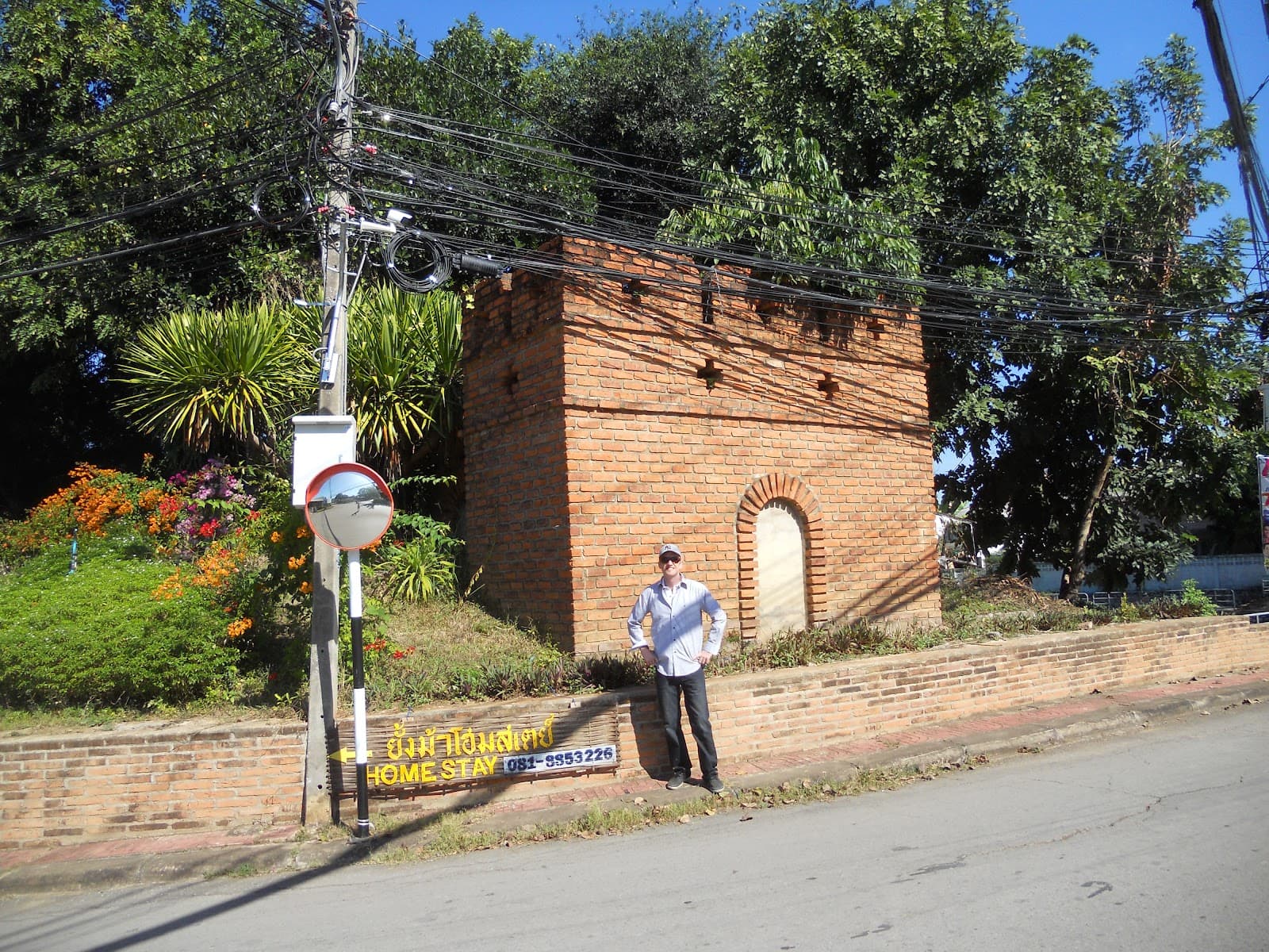 Pratu Chai Gate - Image 1