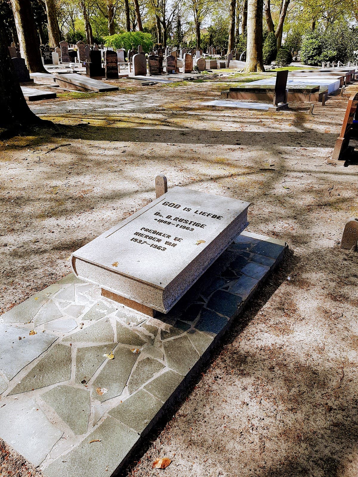 Oostergaarde Cemetery - Image 1