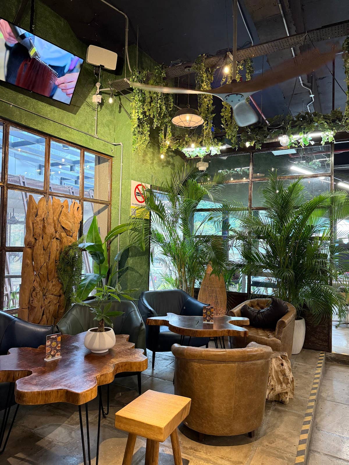 Garden-Themed Salon Ambiance