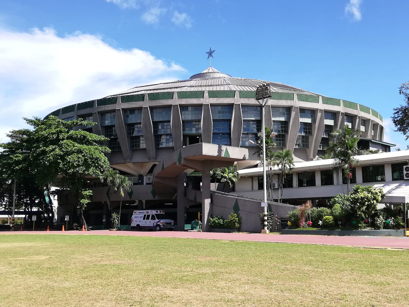 La Salle Green Hills - Image 1