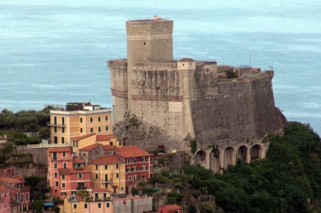 Lerici Castle - Image 1
