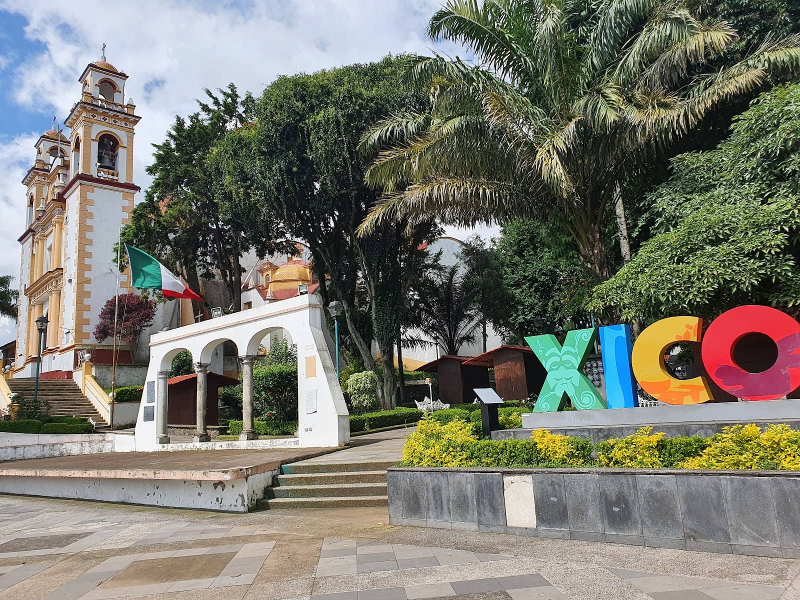 Main Square & Local Life