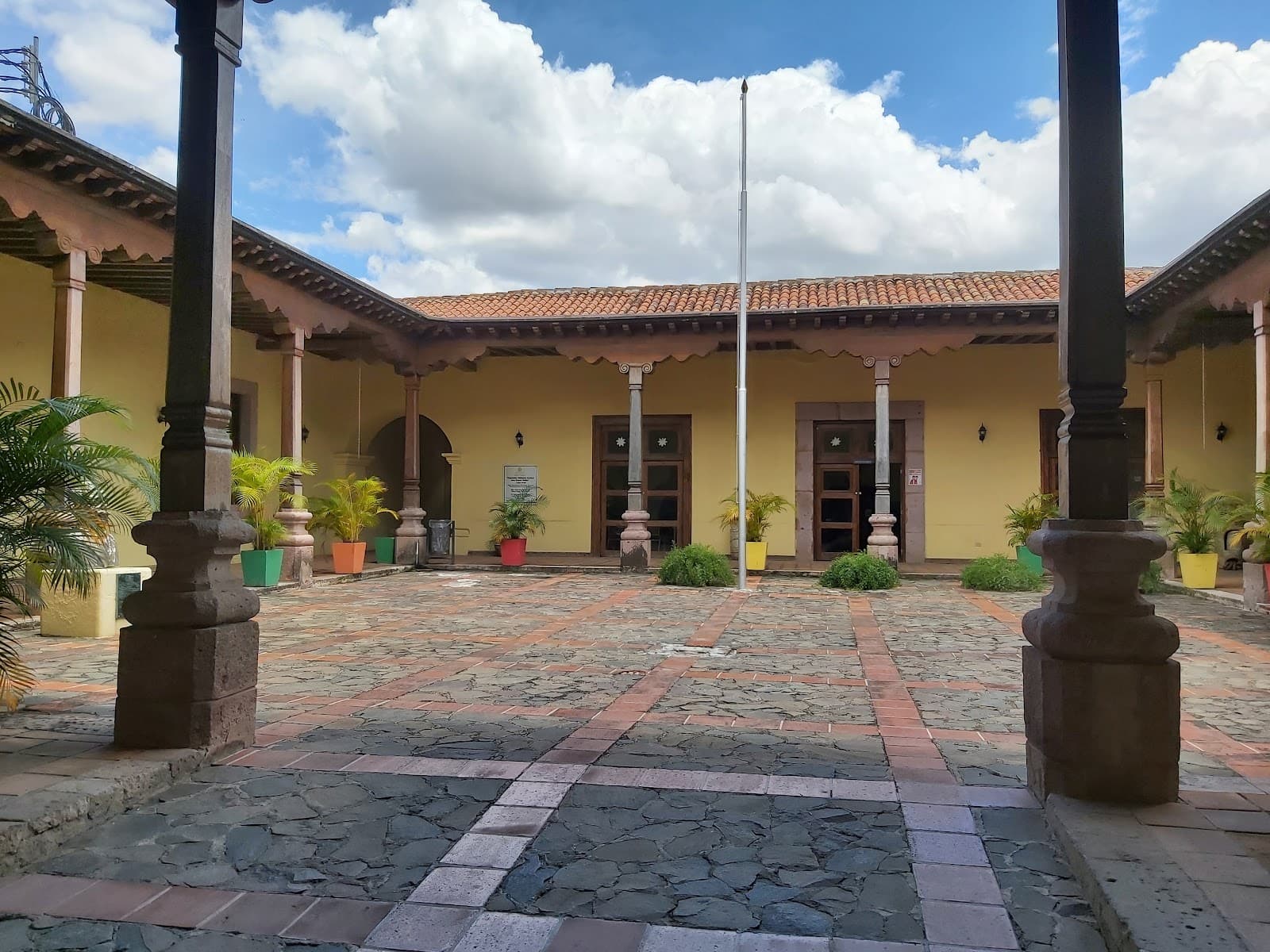 National Library Juan Ramón Molina - Image 1