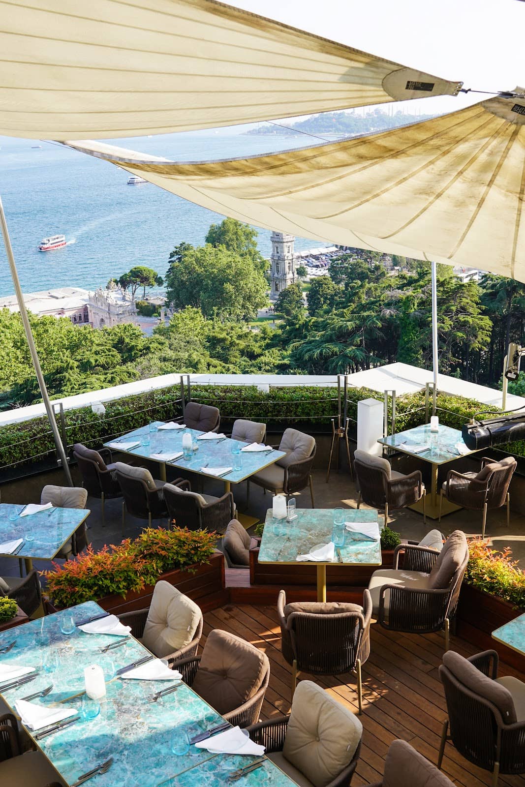 Vibrant Nightlife & Music