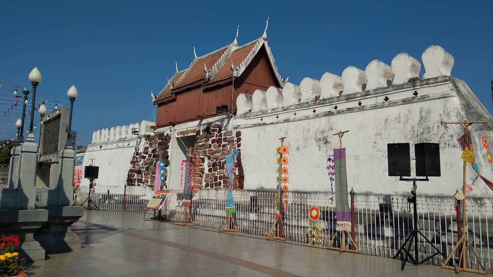 Proximity to Tao Suranaree Monument