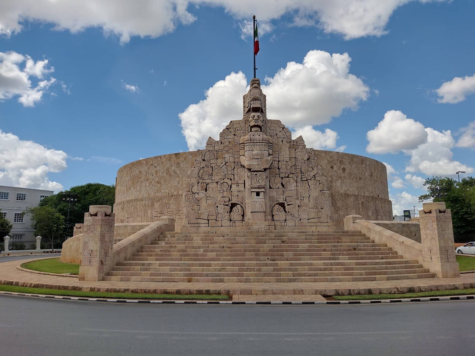 Paseo de Montejo Stroll