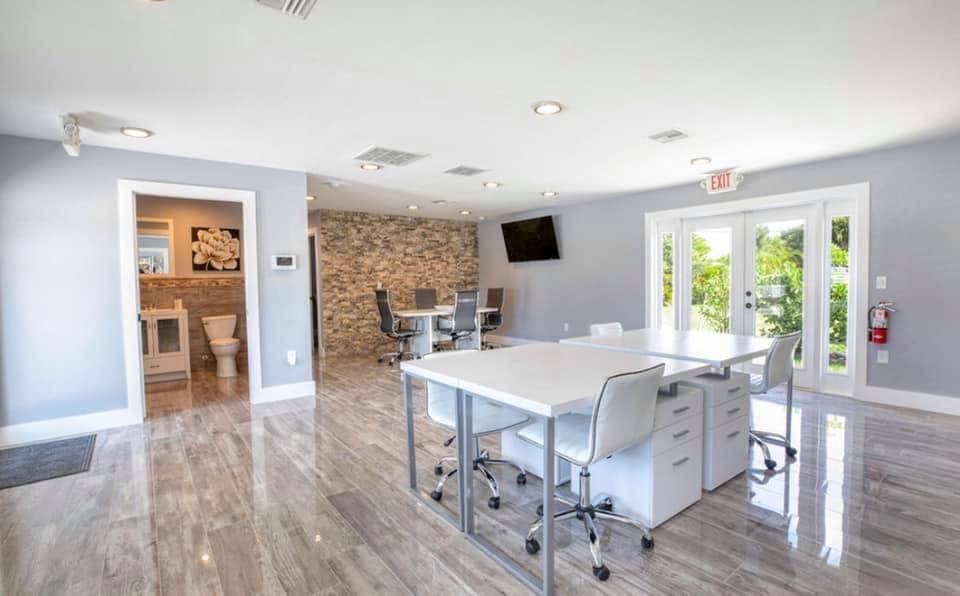 McGregor Boulevard Royal Palms - Image 1