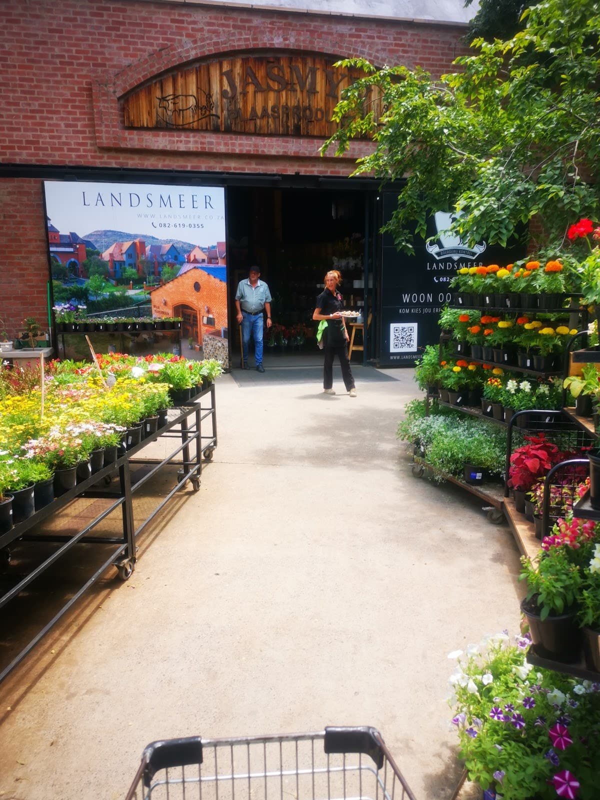 Jasmyn Farm Stall - Image 1