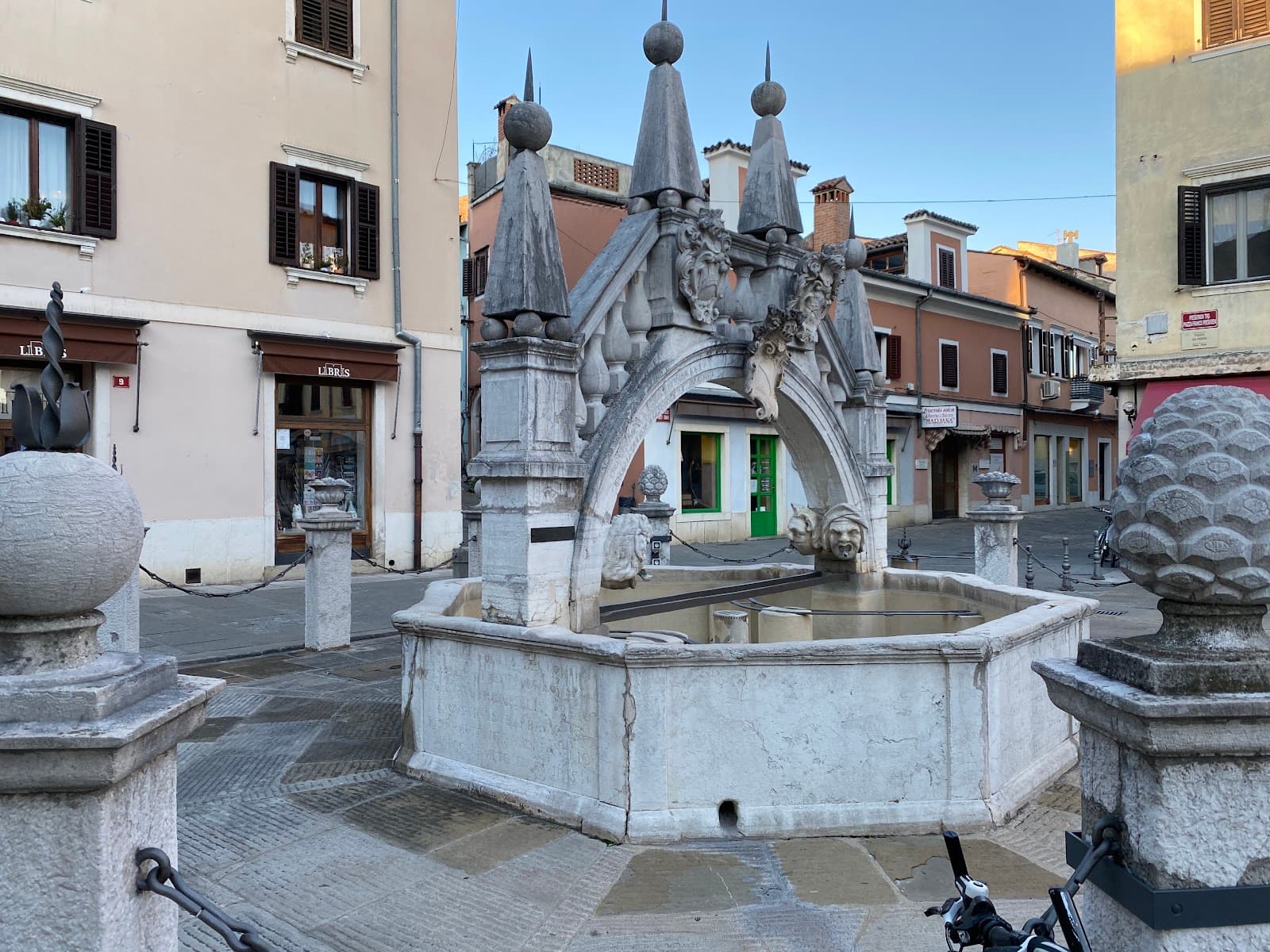 Da Ponte Fountain - Image 1