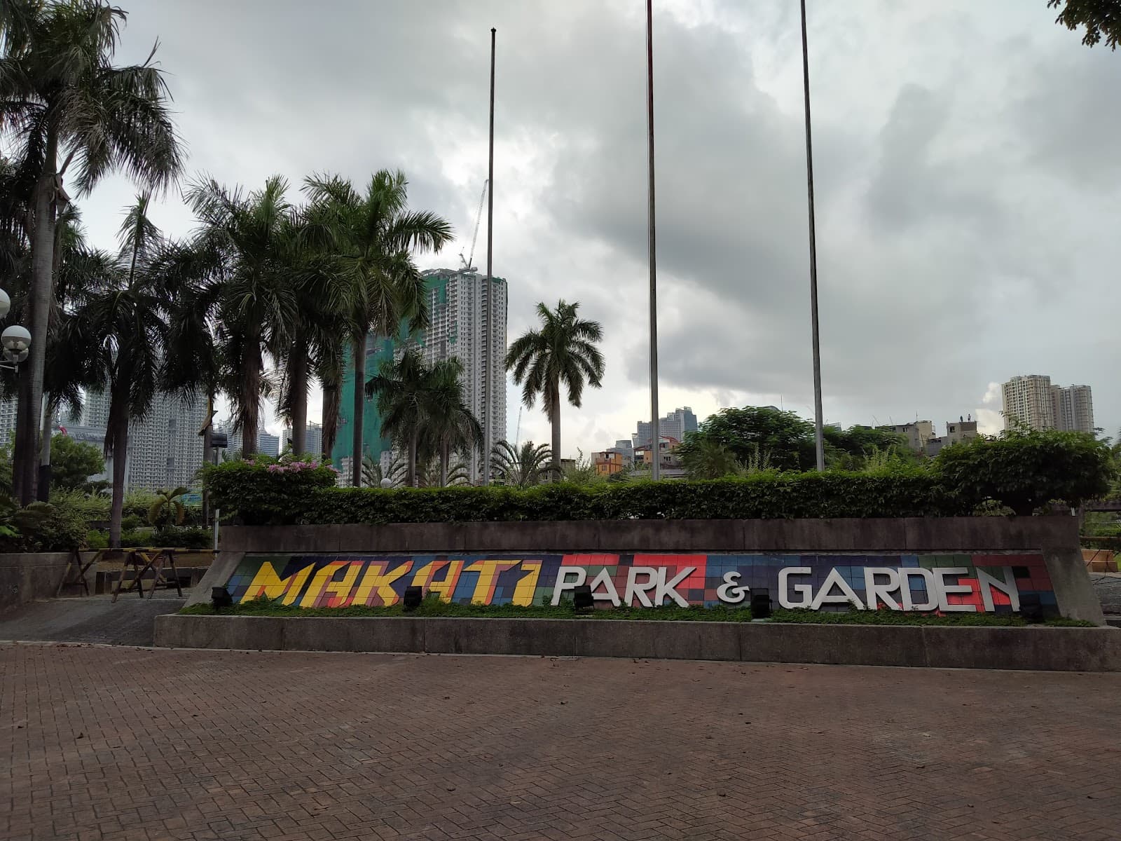 Makati Park and Garden - Image 1