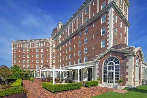 Cavalier Hotel - Image 1