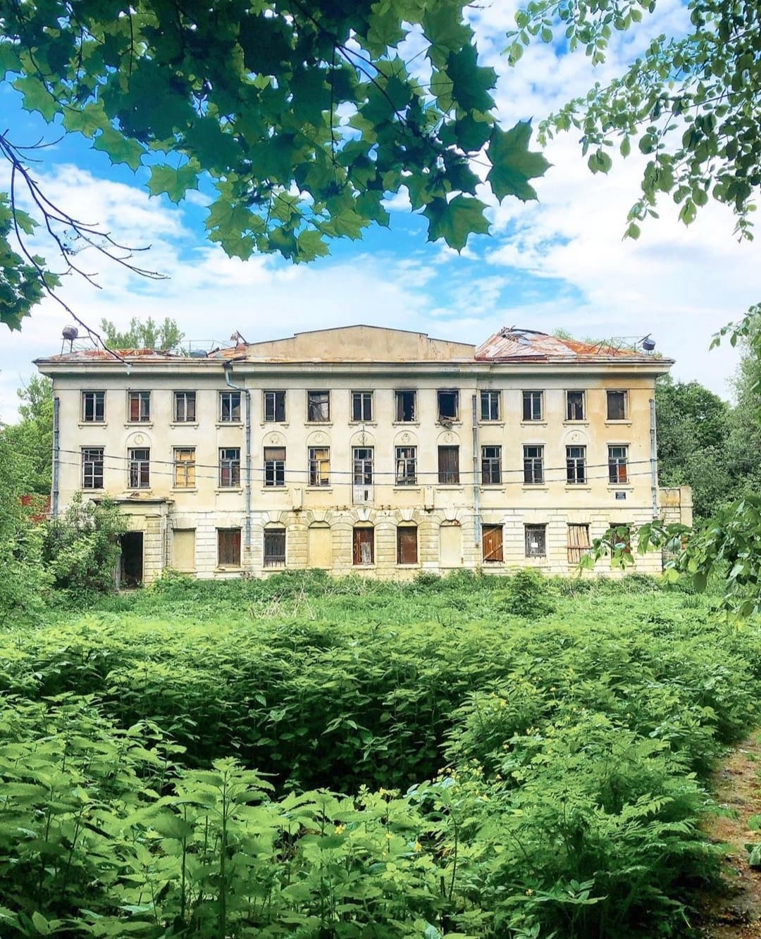 Pushchino Oka Embankment and Cliffs - Image 1