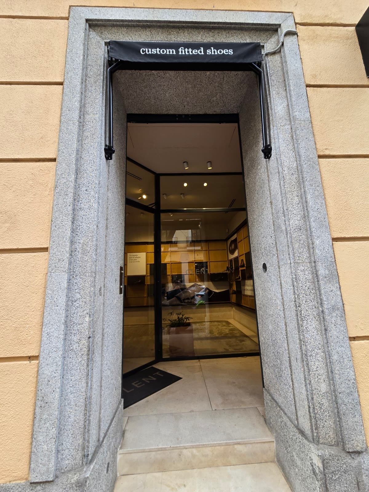 Glent Shoes, Madrid - Image 1