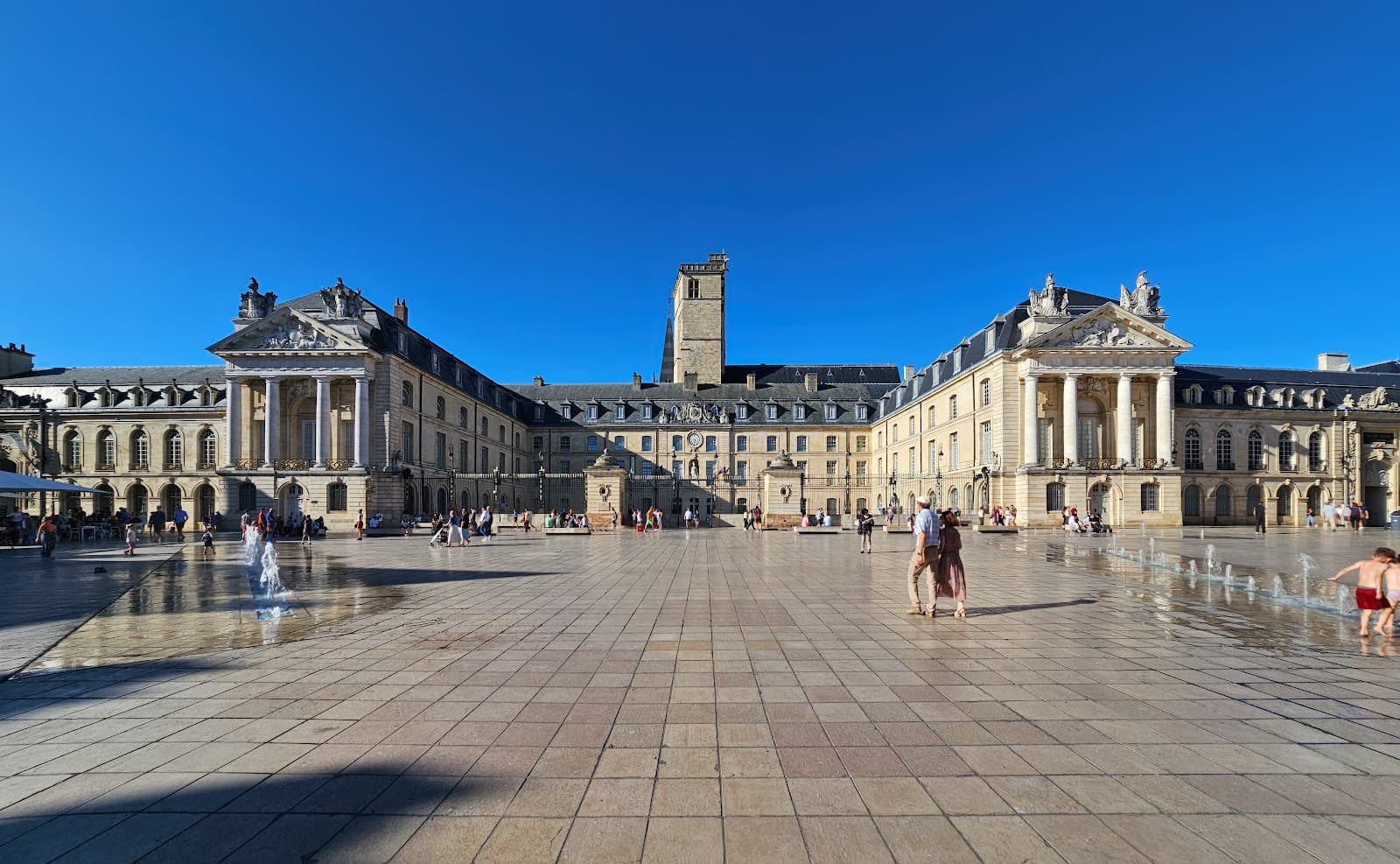 Centre Historique (Old Town) - Image 1