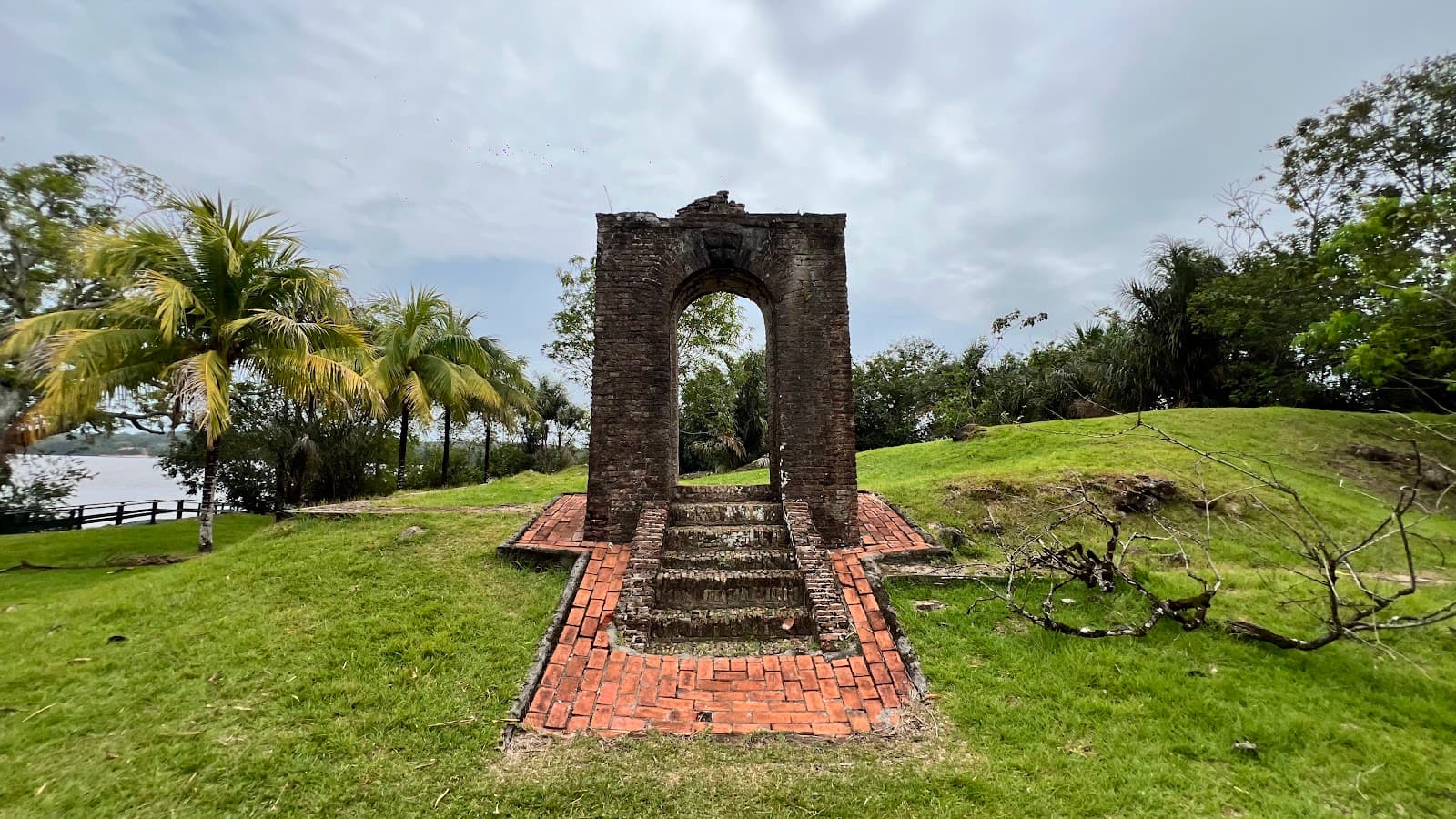 Fort Kyk-Over-Al - Image 1