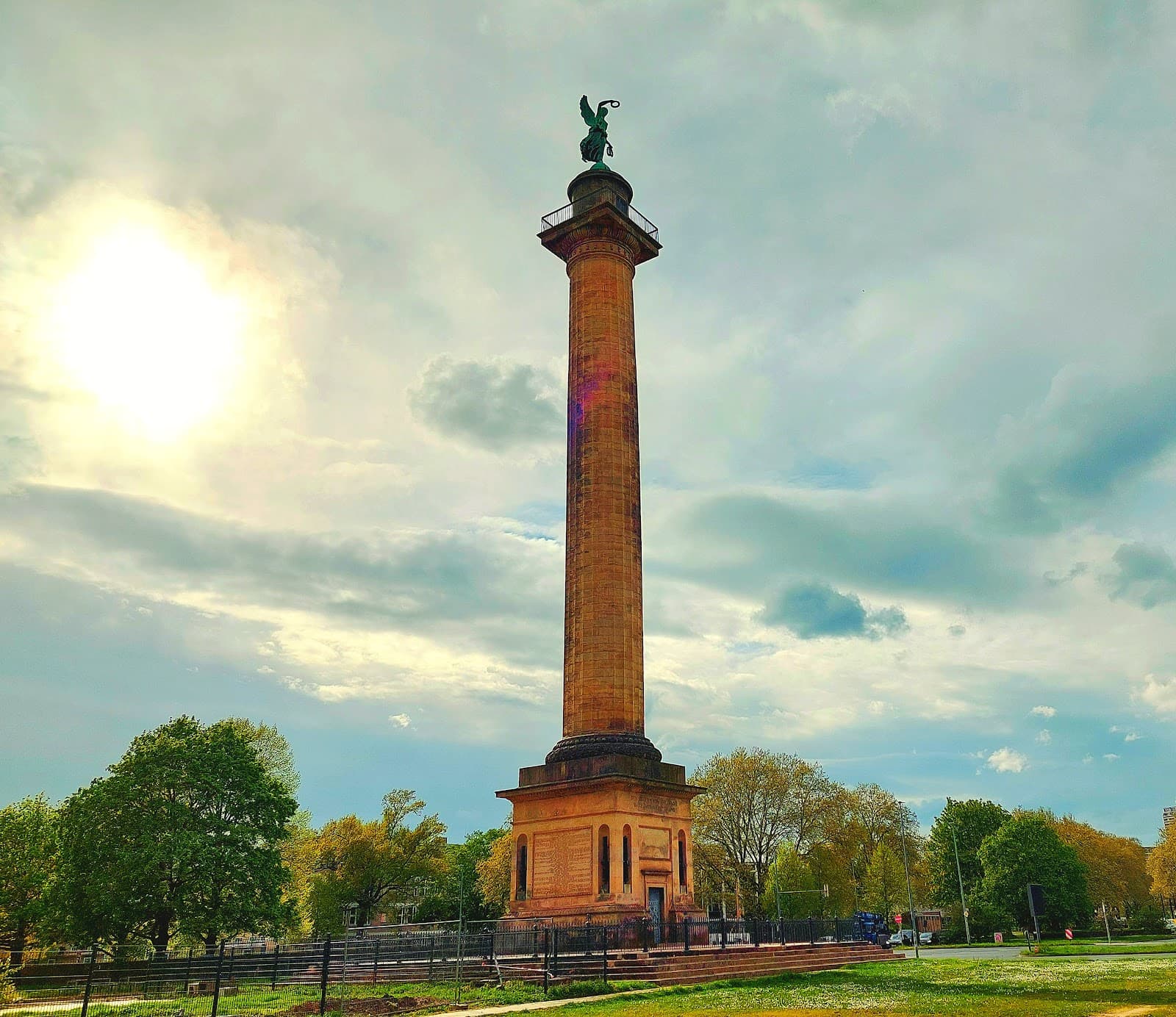 Waterlooplatz and Waterloo Column - Image 1