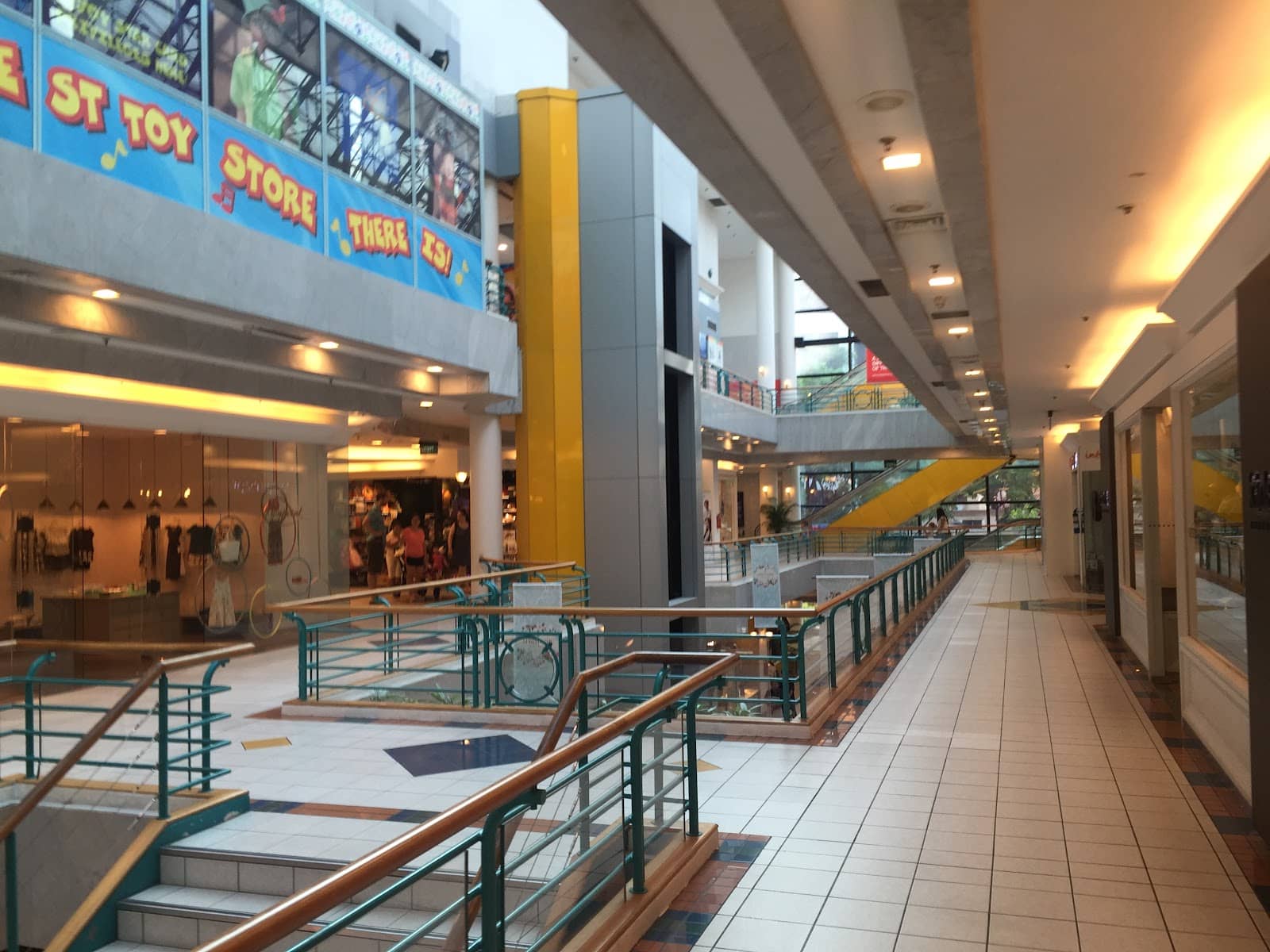 Kids' Play Area & Educational Spots