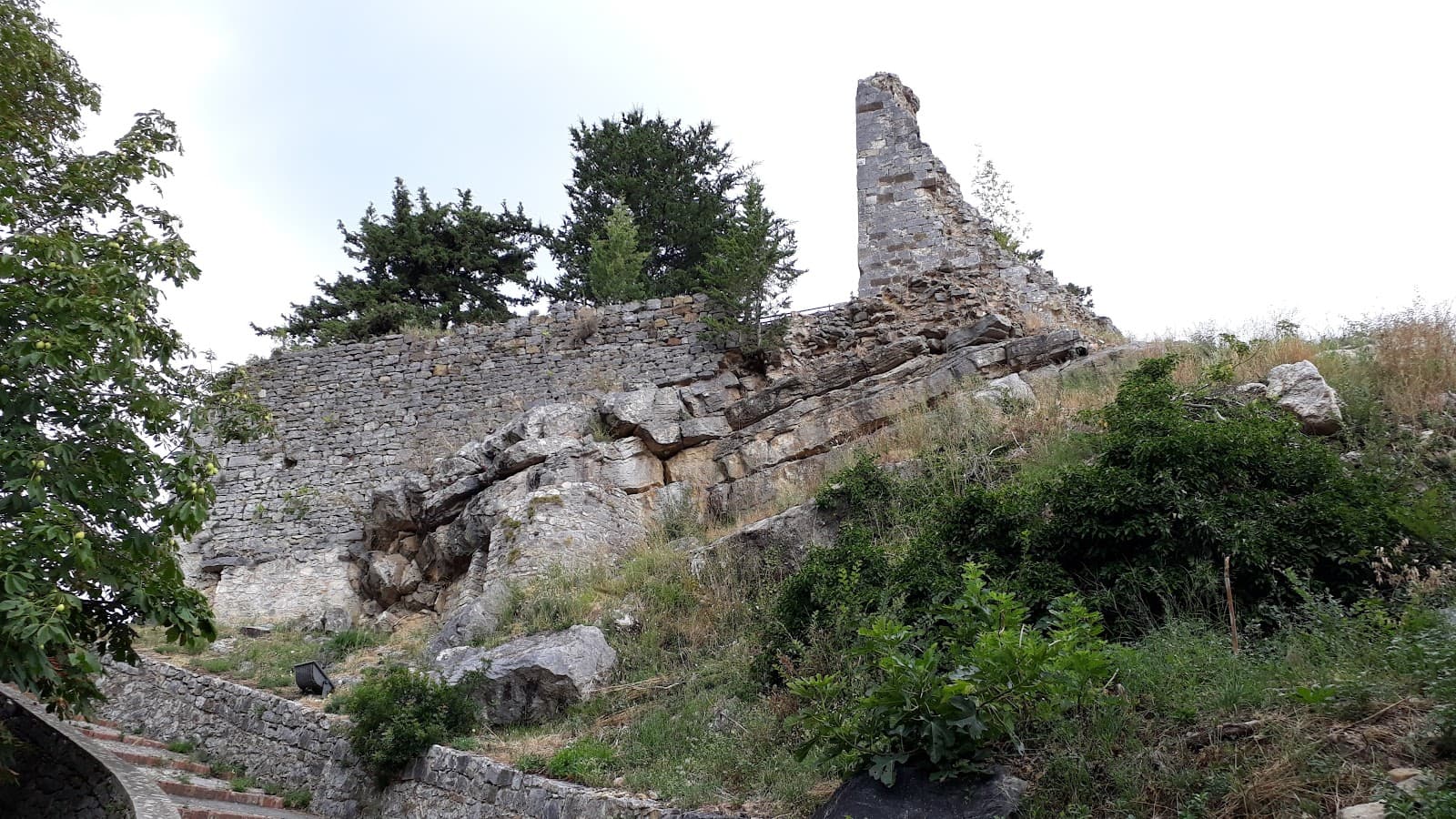 Aldobrandesca Fortress Rocchette di Fazio - Image 1