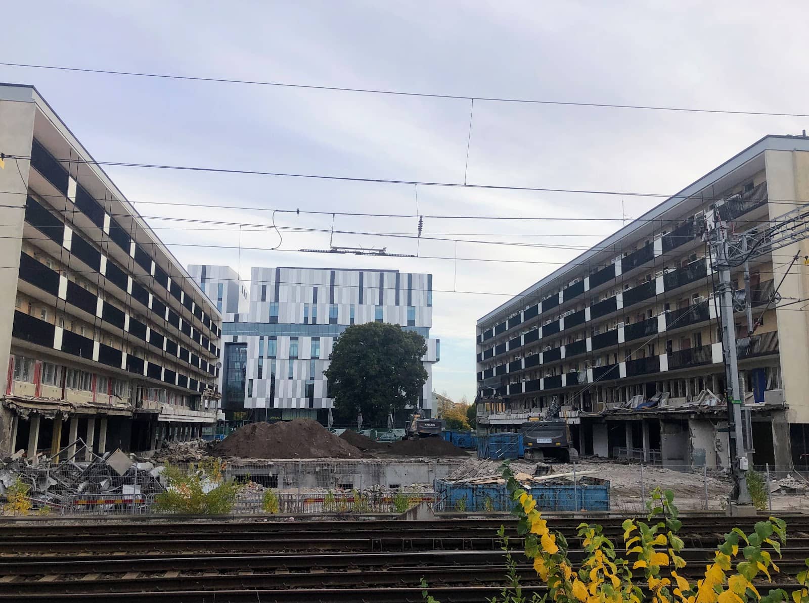 Local Boutiques & Cafés