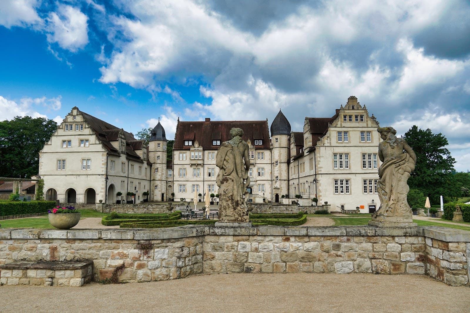 Schloss Schwöbber - Image 1