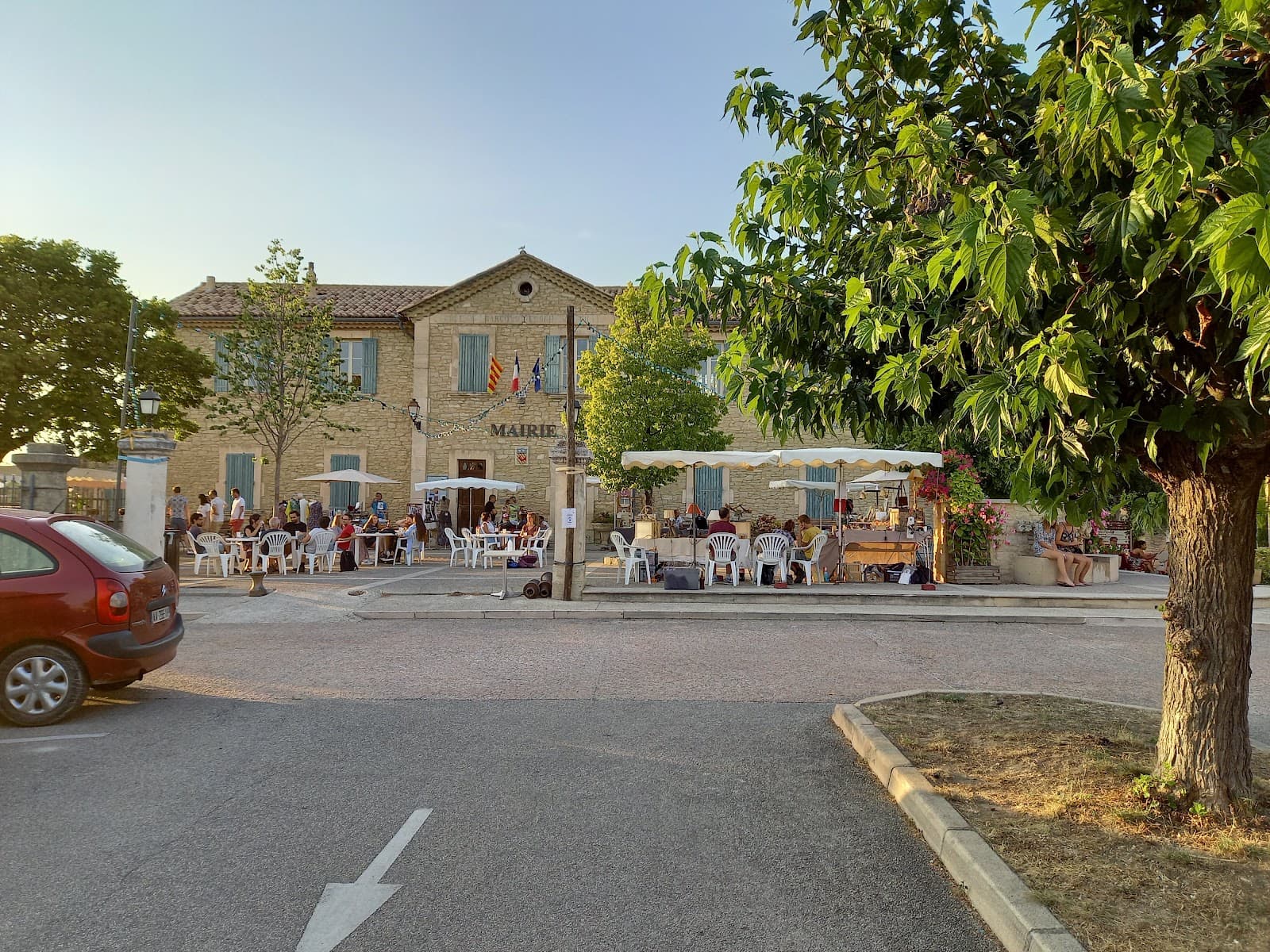 Crillon-le-Brave - Image 1