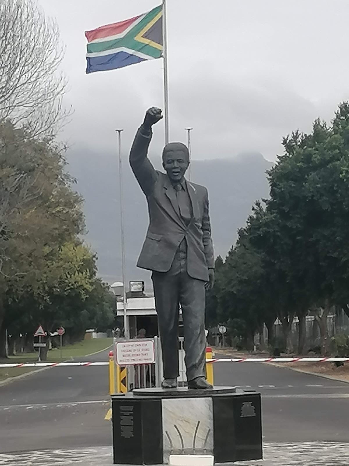 Mandela Statue Drakenstein Correctional Centre - Image 1