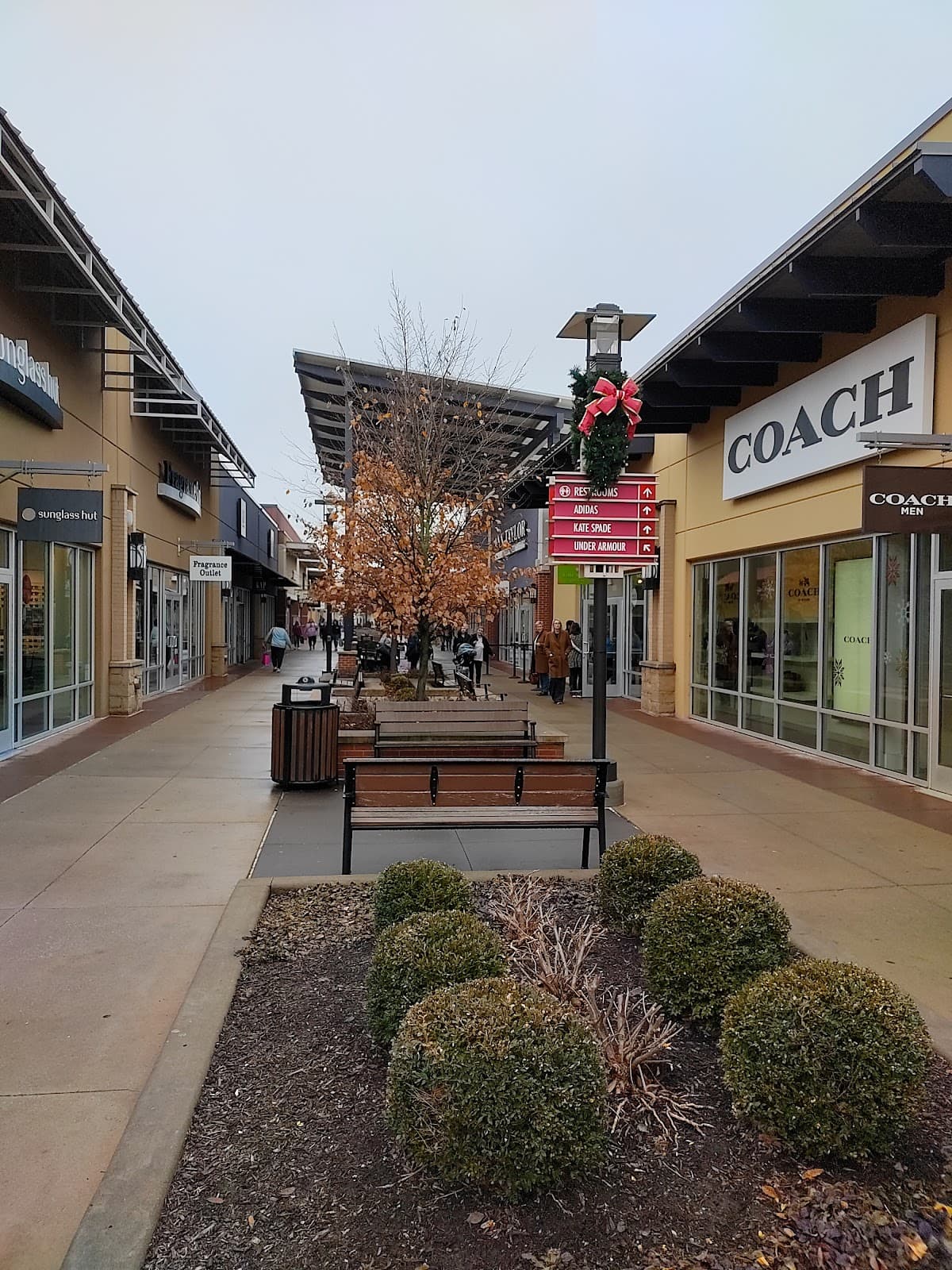 St. Louis Premium Outlets - Image 1