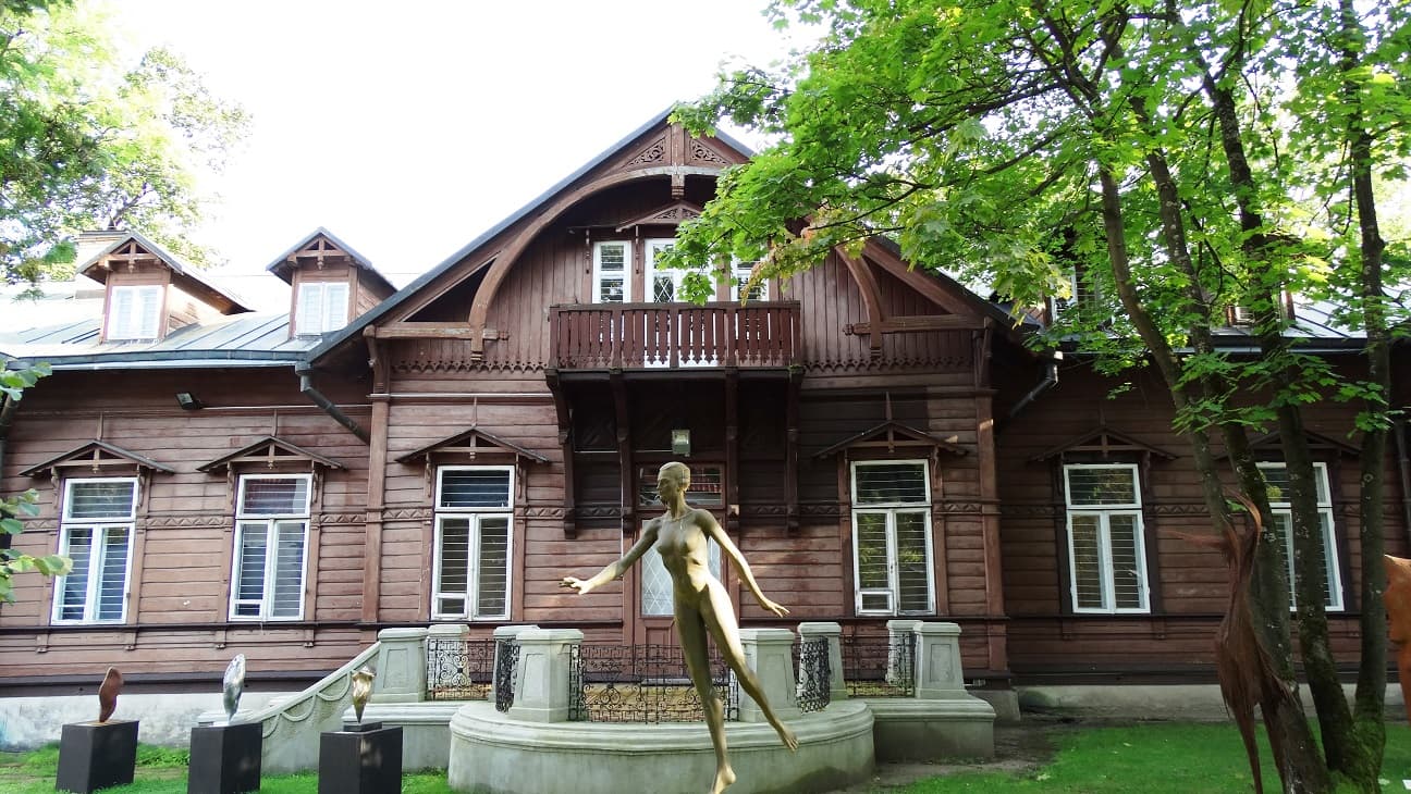 Alfons Karny Museum of Sculpture - Image 1