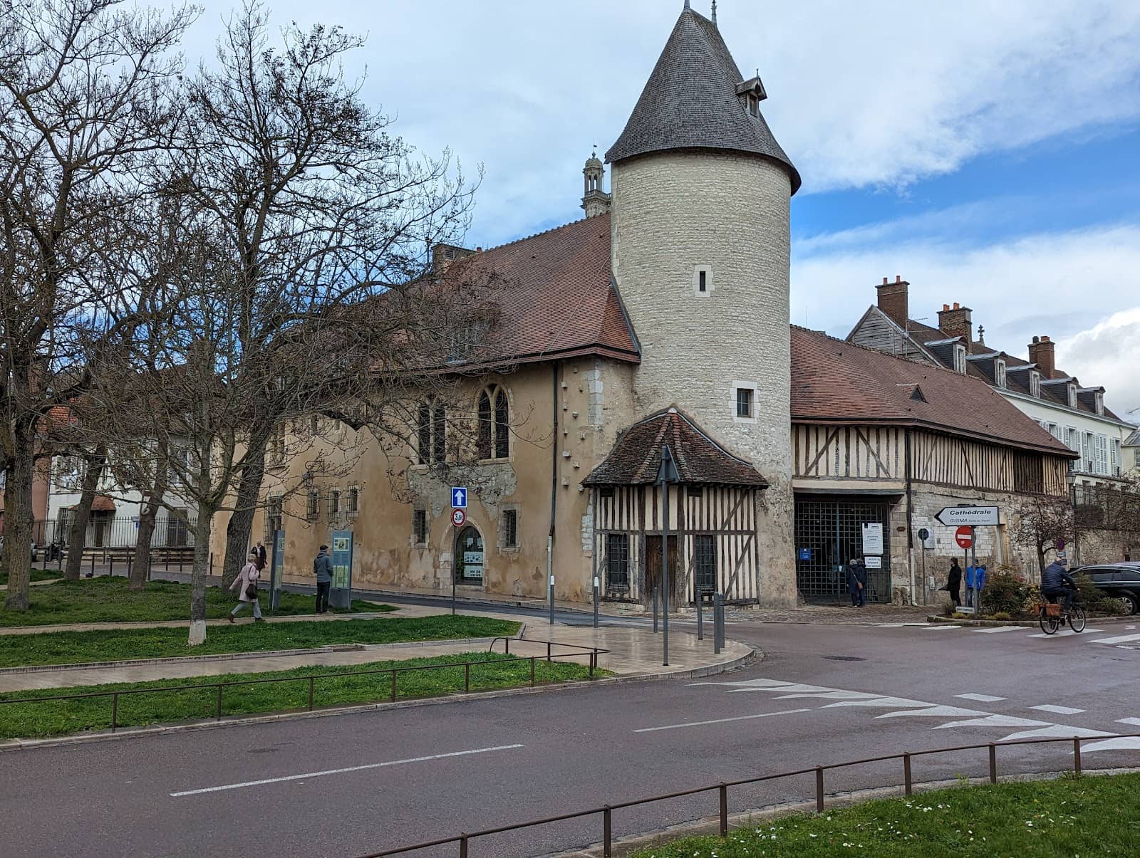 Champagne Architecture Style