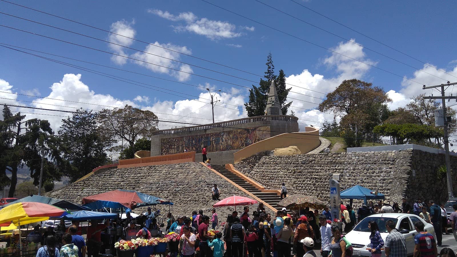 Panoramic City & Volcano Views