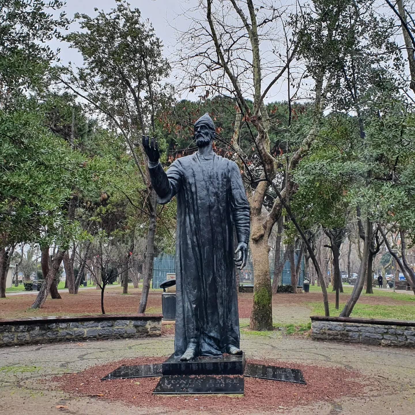 Vibrant Evening Atmosphere