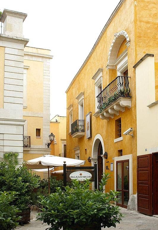 Proximity to Santa Caterina Basilica