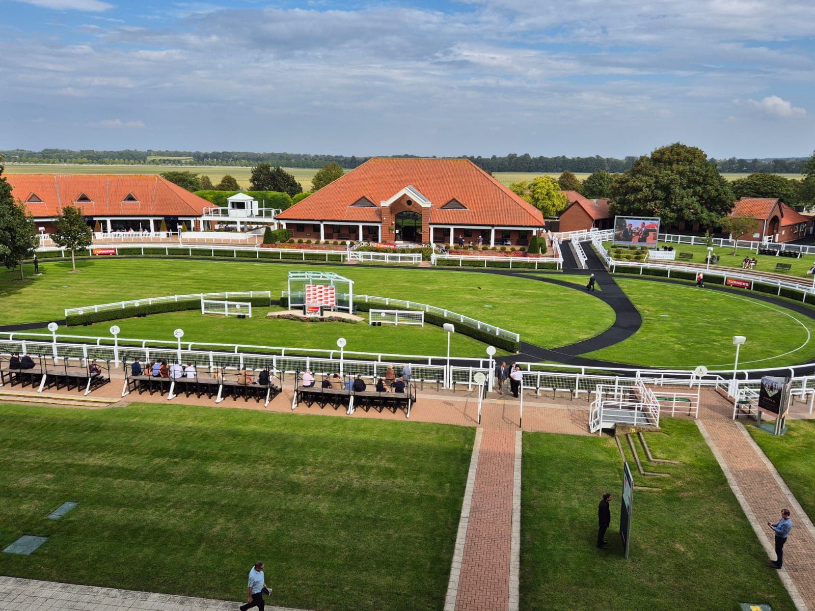 Rowley Mile Racecourse Newmarket - Image 1